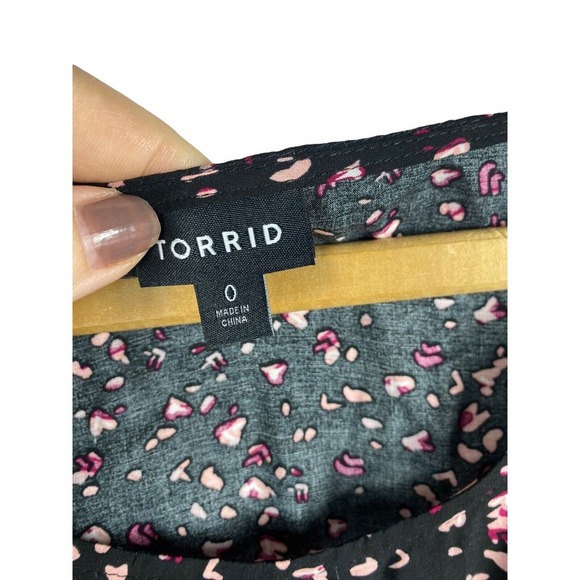 Torrid 0 Large Tunic Blouse Shirt Black Floral Challis Twist Front Crop Top - Picture 7 of 9
